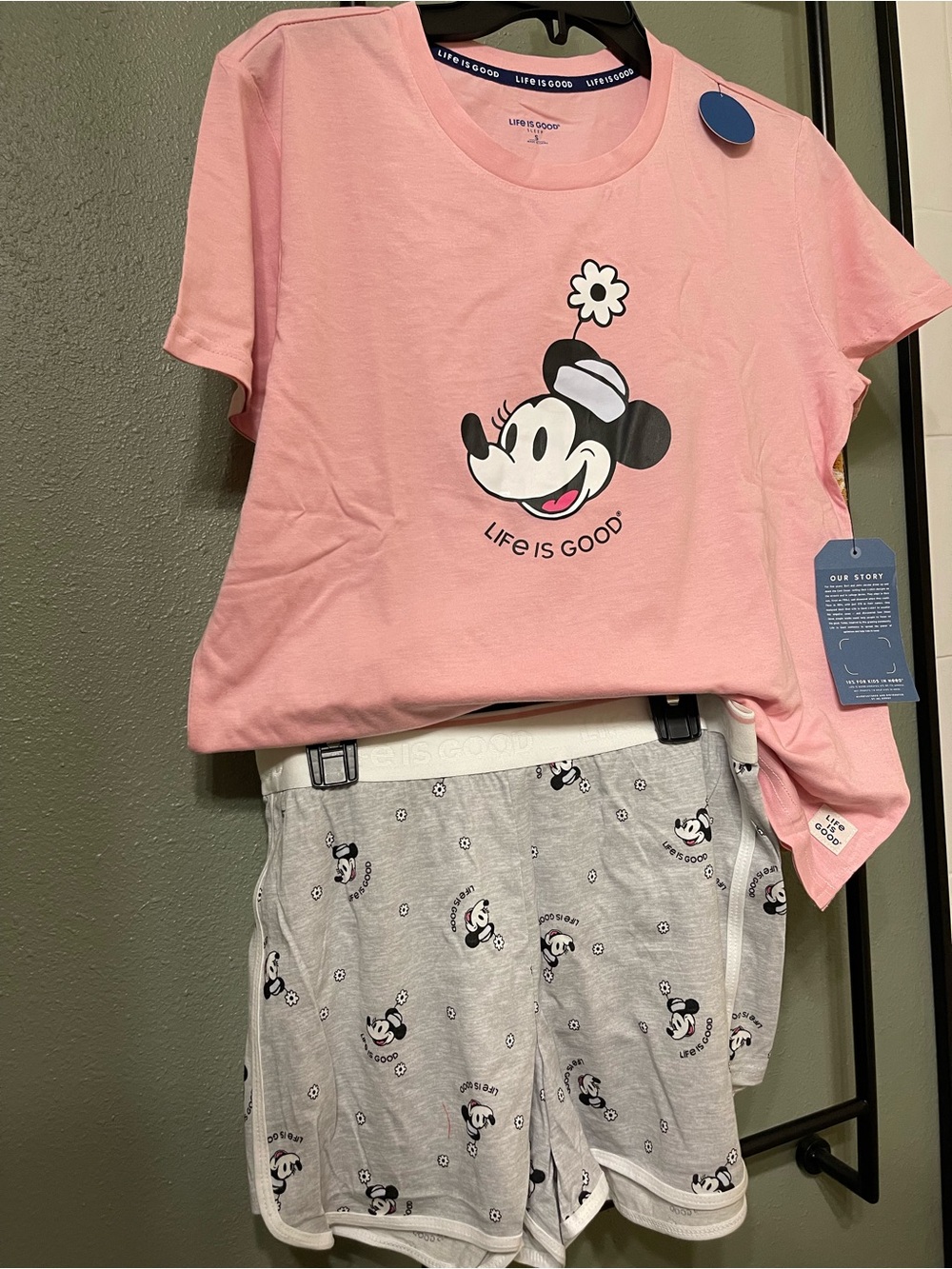 Life Is Good Pink Minnie Graphic Short Sleeve Tee 2 piece pajamas set small